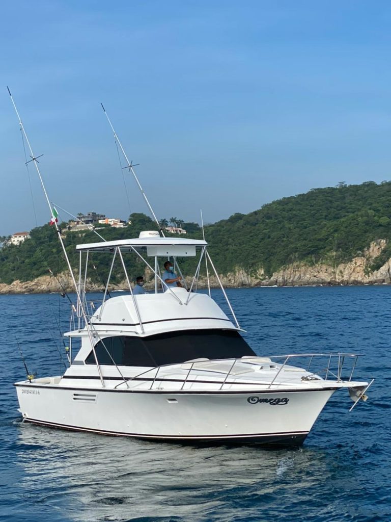 Disfruta de las playas de Huatulco a bordo de un yate de 38 FT.
Capacidad 15 personas. 